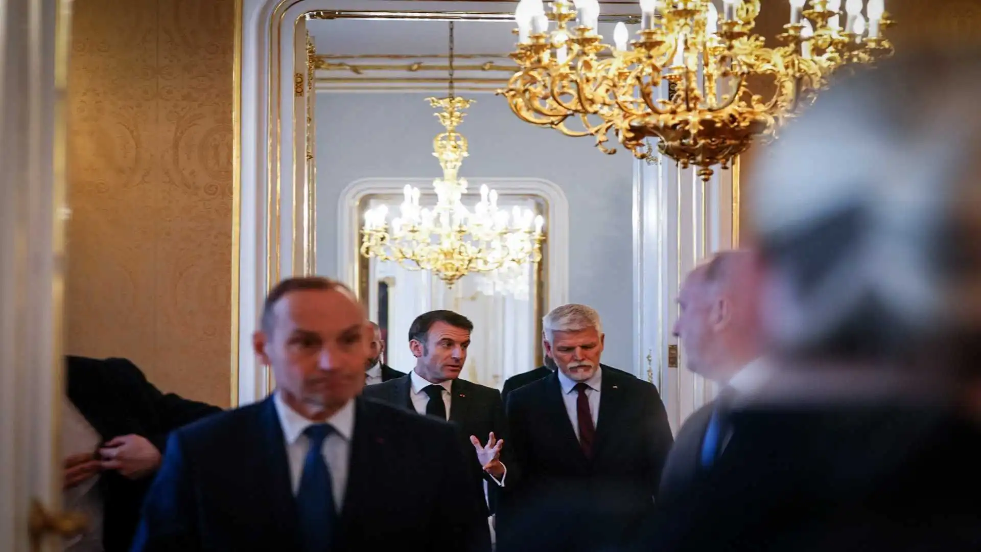 Președintele Francez (Emmanuel Macron) și președintele Ceh (Petr Pavel)